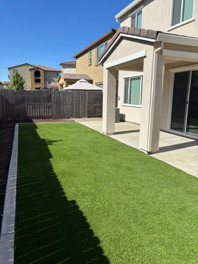 Building Photo - Newer Solar Home Walking Distance to Campus Oaks Shopping Center