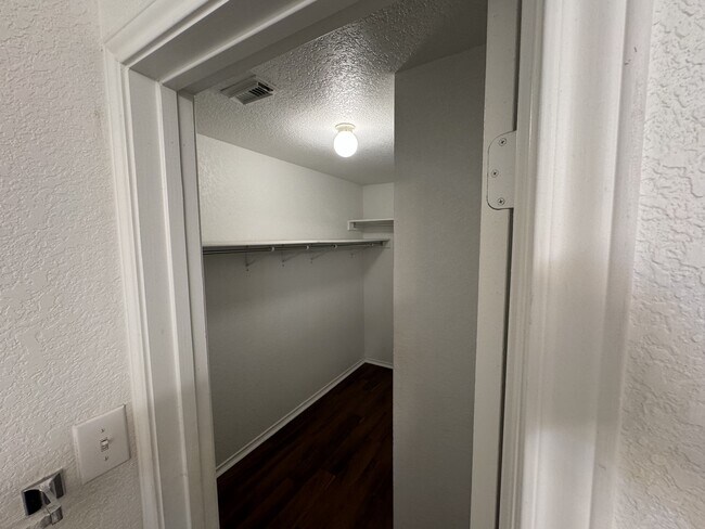 Walk-in Master Closet - 23 Knights Peak