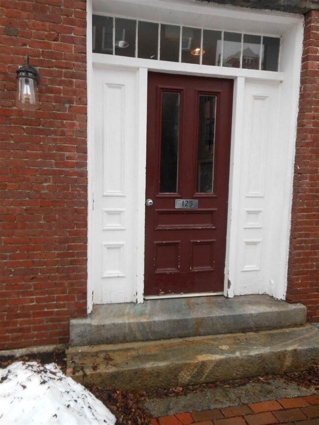 Building Photo - 125 W Merrimack St