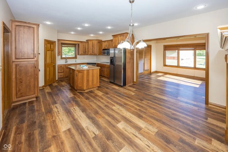 Building Photo - 256 W Brookville Rd