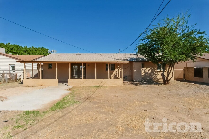 Building Photo - 5017 W Sierra Vista Dr