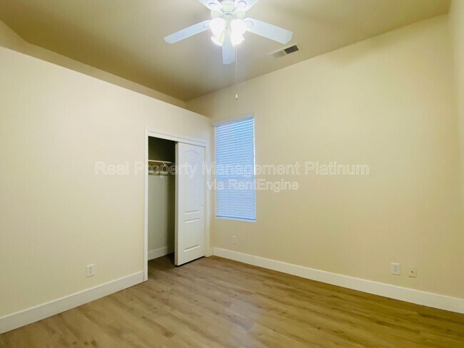 Building Photo - 2916 Roberts Ave