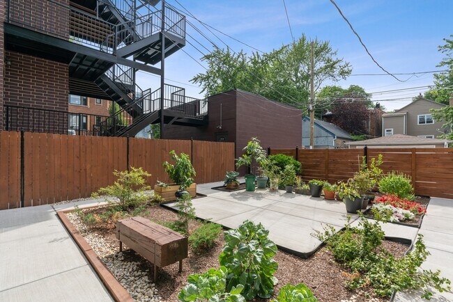 Building Photo - 1402 N Campbell Ave