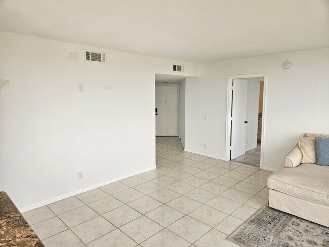 Building Photo - Move-In Special! Get November FREE When You Sign a 1-Year Lease!