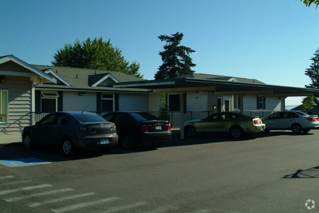 Building Photo - Oasis Apartments
