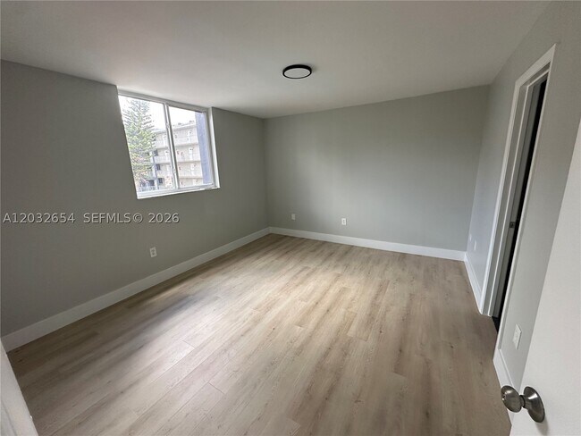 Building Photo - 10090 NW 80th Ct