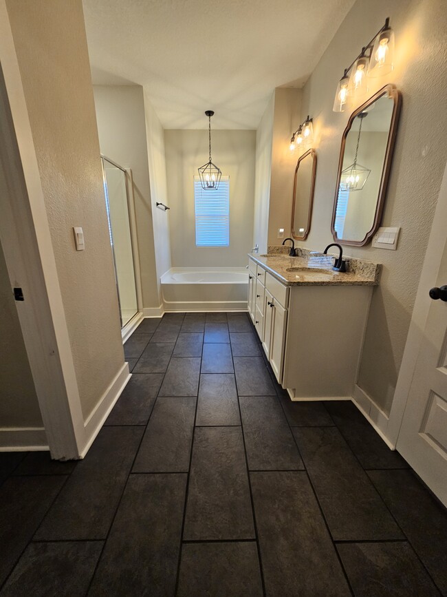 Building Photo - 5825 Danbury Blvd