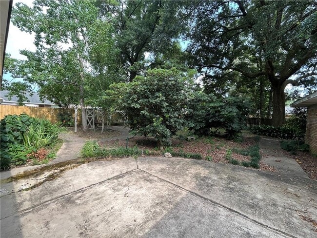 Building Photo - 562 Barcelona Dr