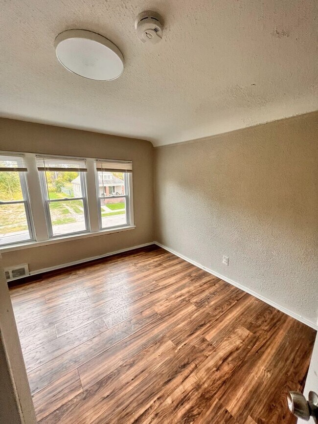 Building Photo - 14617 Cedargrove St