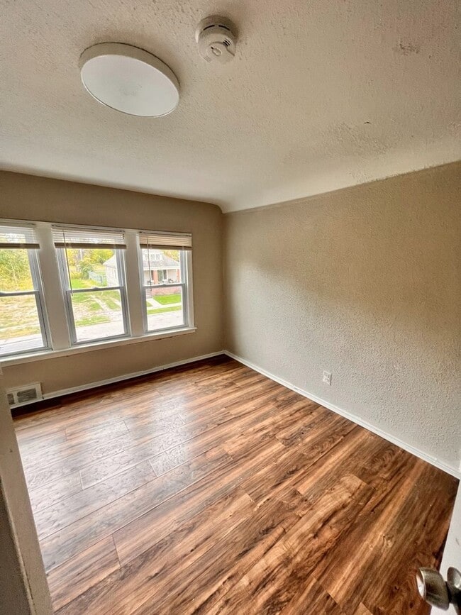 Building Photo - Section 8 welcome