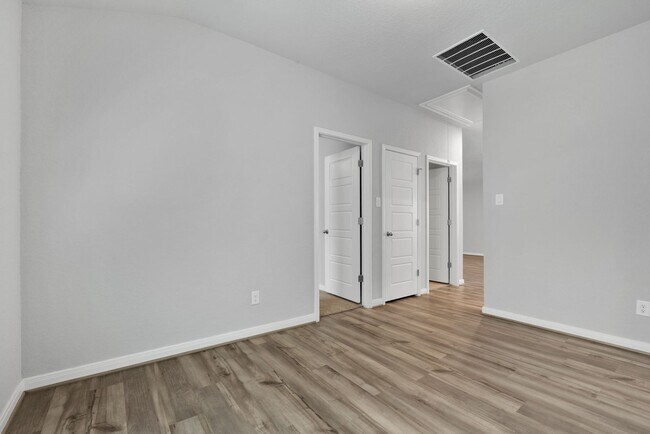 Building Photo - Charming 4-Bedroom 3-Bathroom Home in Westpointe – Community Amenities & Prime Location!