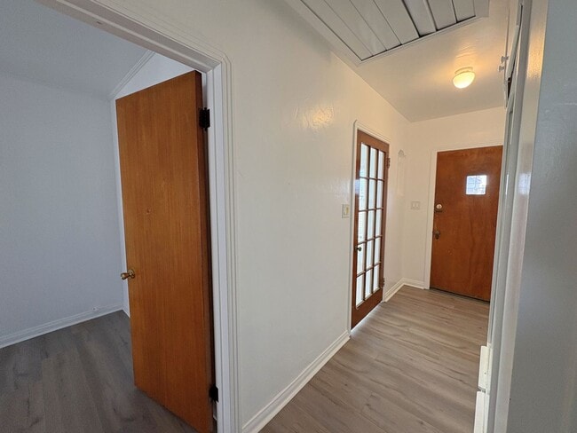 Building Photo - Charming Home