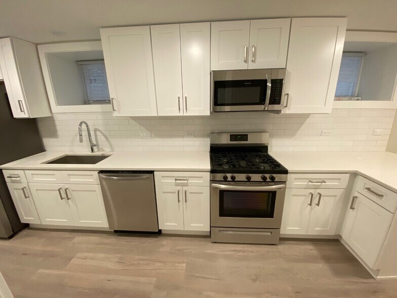 Kitchen - 2119 W Potomac Ave