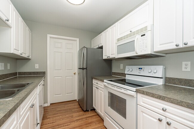 Building Photo - 5681 Pine Aires Dr