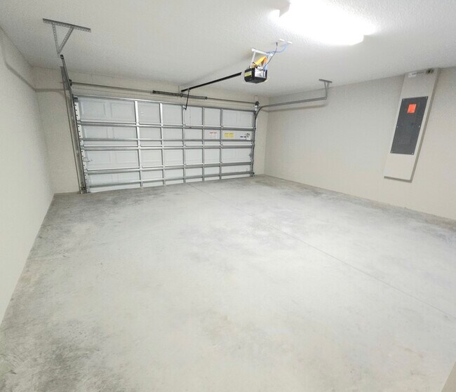 Building Photo - 67 Olive Dr