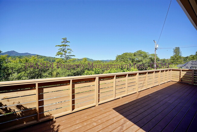 Building Photo - Central San Rafael Home with Awesome Mt. T...