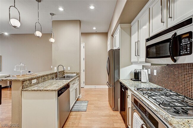 Building Photo - 56 E Serene Ave