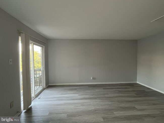 Building Photo - 18451 Stone Hollow Dr