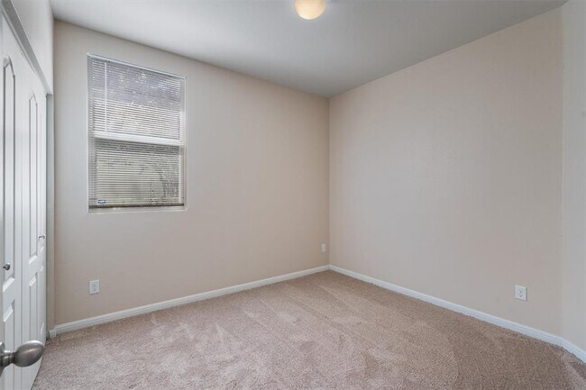 Building Photo - 1606 Sanders