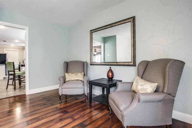 Building Photo - 2906 Sharpview Ln