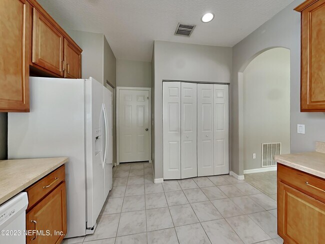 Building Photo - 24 Royal Palm Ln