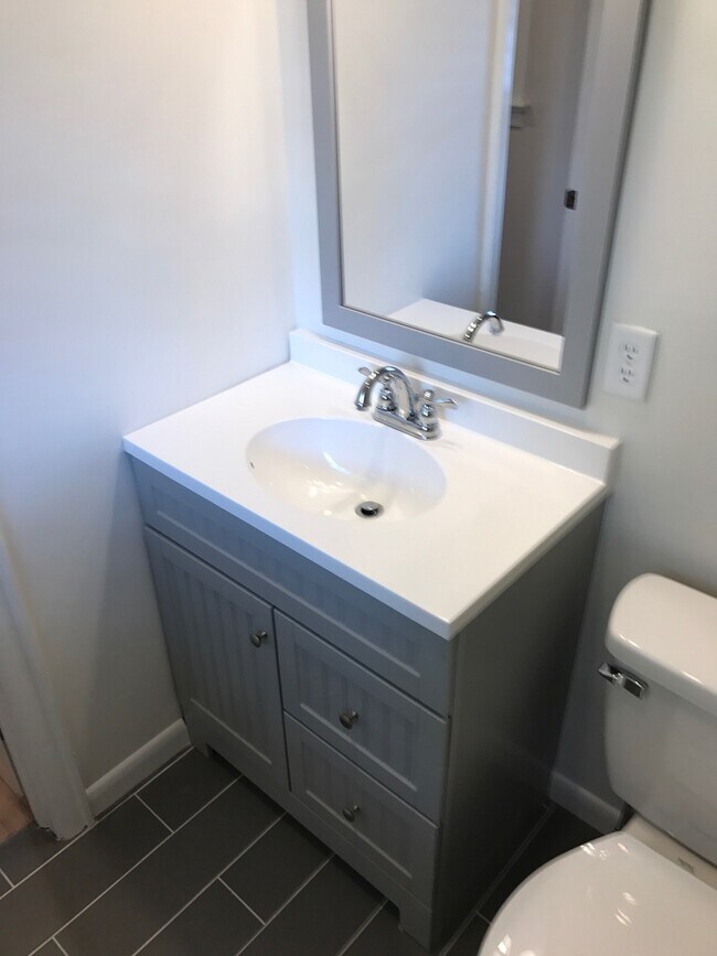 Building Photo - Beautiful home in quiet neighborhood