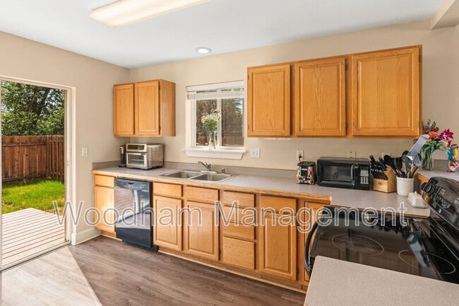 Building Photo - 306 Golden Valley Dr