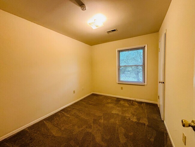 Building Photo - 1741 Donlee Dr