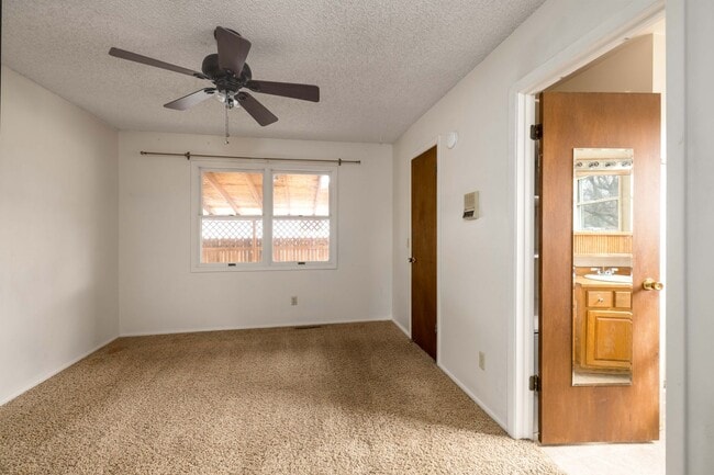 Building Photo - Large updated 4 bedroom 3 bath home in Laurel