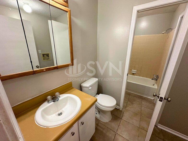 Building Photo - 6057 Scottsdale Ct
