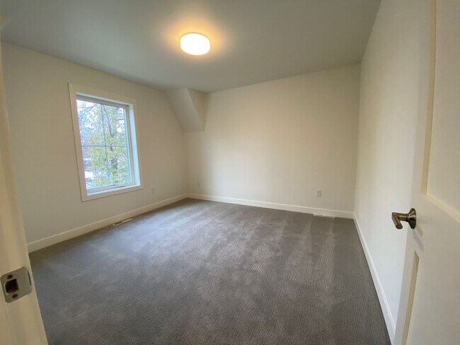 Building Photo - 389