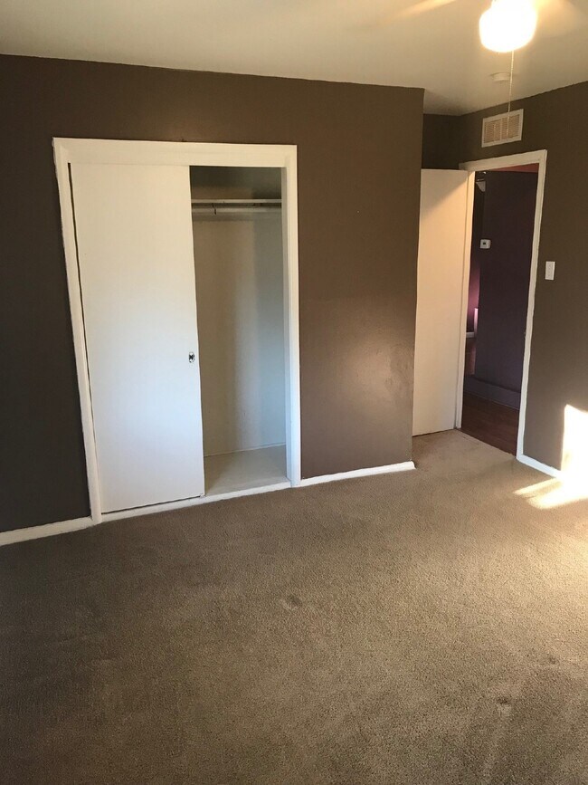 Building Photo - 2BR/1BA in University Hills with Huge Yard...