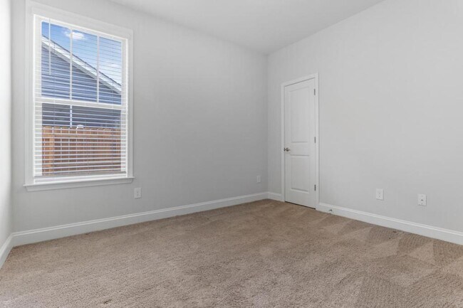 Building Photo - 2319 Davenport Ct