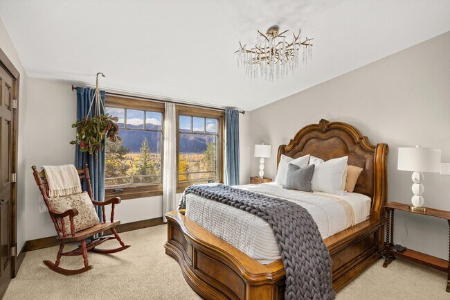 Building Photo - 641 Pinon Dr