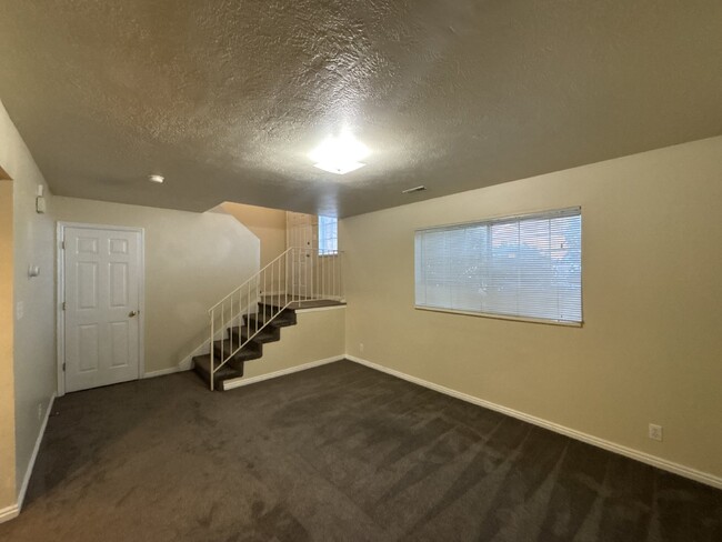 Building Photo - Spacious 3-Bedroom Townhome with Fenced Yard