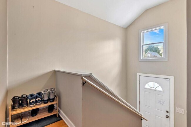 Building Photo - 2931 N Rutherford Ave
