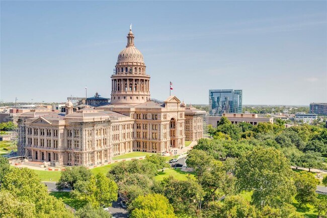 Building Photo - 1122 Colorado St