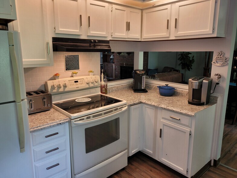 Building Photo - 70 Twilight Ln