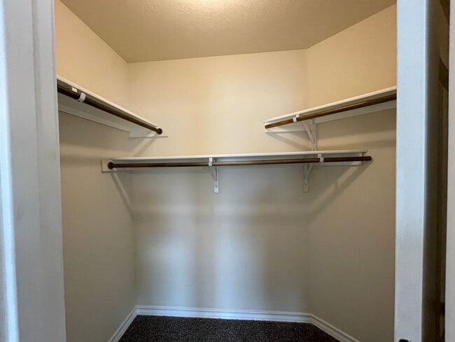 Building Photo - Town home for rent