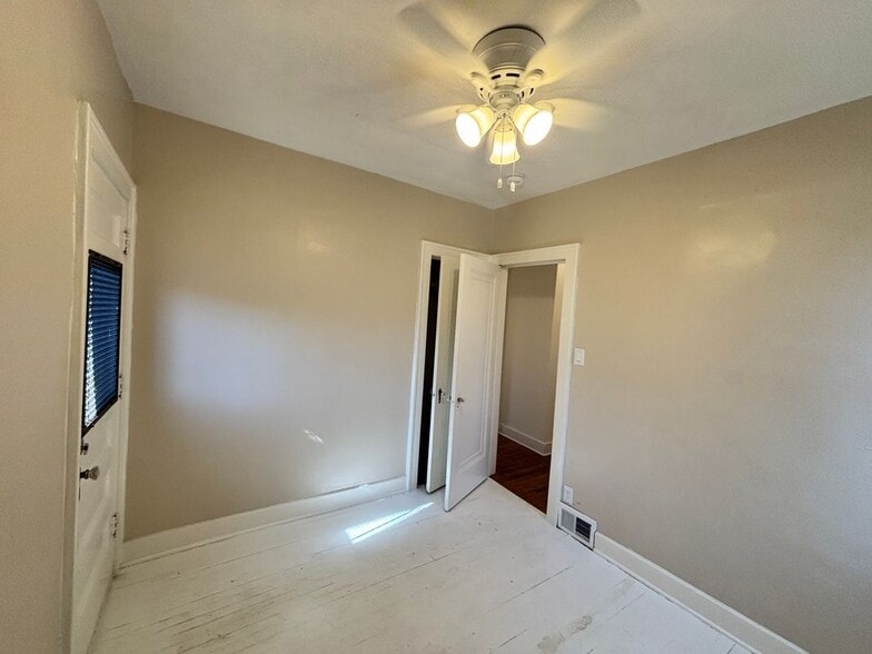 Building Photo - 5783 Yorkshire Rd