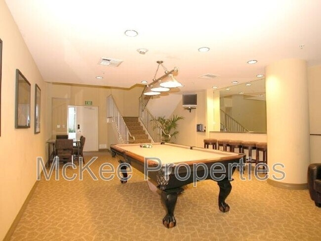 Building Photo - 300 W Beech St