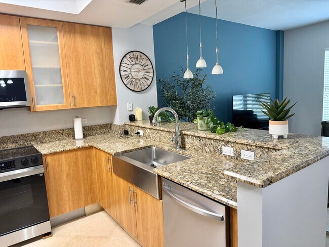 Building Photo - 2609 NE 14th Ave