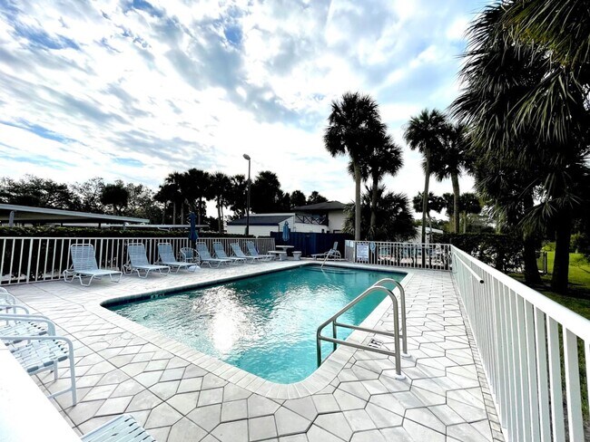 Building Photo - Spacious 2Bed/2Bath Condo for Rent!! Sarasota