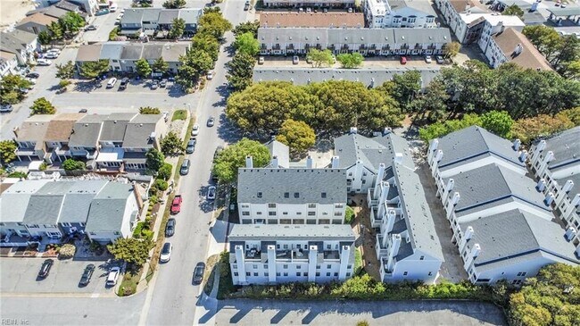 Building Photo - 2304 Bergen Ct