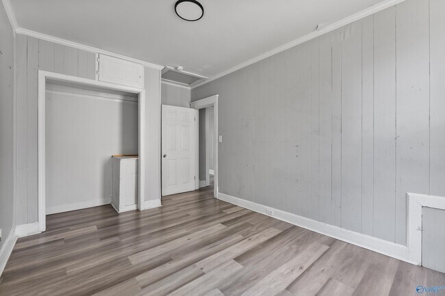 Building Photo - 109 5th Ave NW