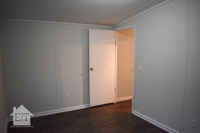 Building Photo - 38 Rolandale Ln