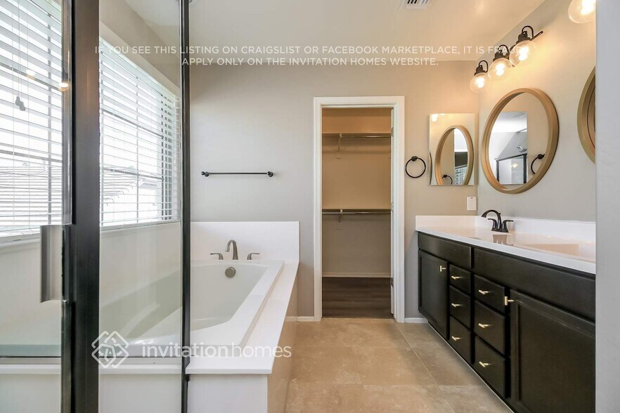 Building Photo - 5722 E Butte St