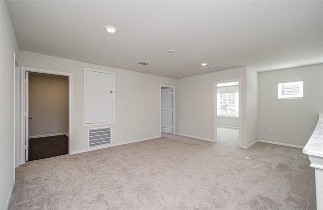 Building Photo - 6315 Lakeview Haven Dr
