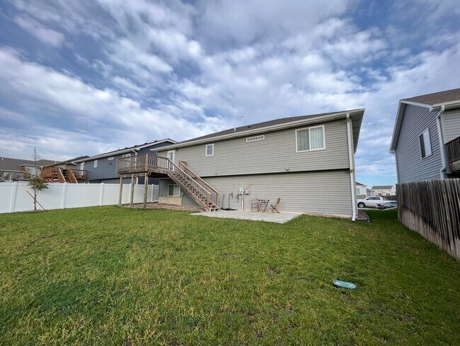 Building Photo - 7825 Yankee Woods Dr