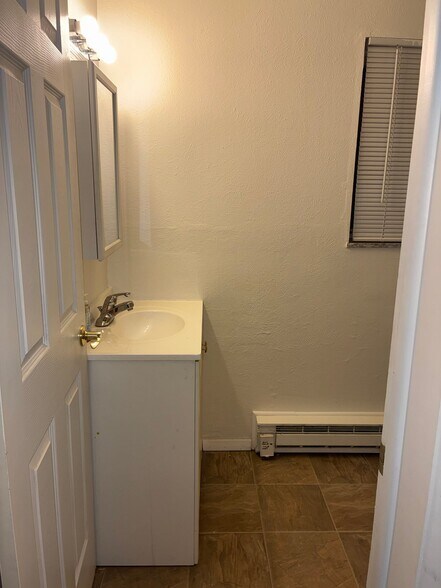 Building Photo - 3947 W Sylvania Ave